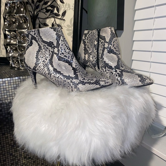 Worthington Shoes - Worthington Gray and Black Ankle Booties Snakeskin Print